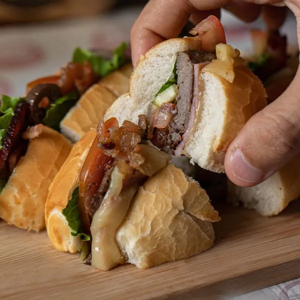 Lanche de alcatra 140g, baby beef, do Patropi
